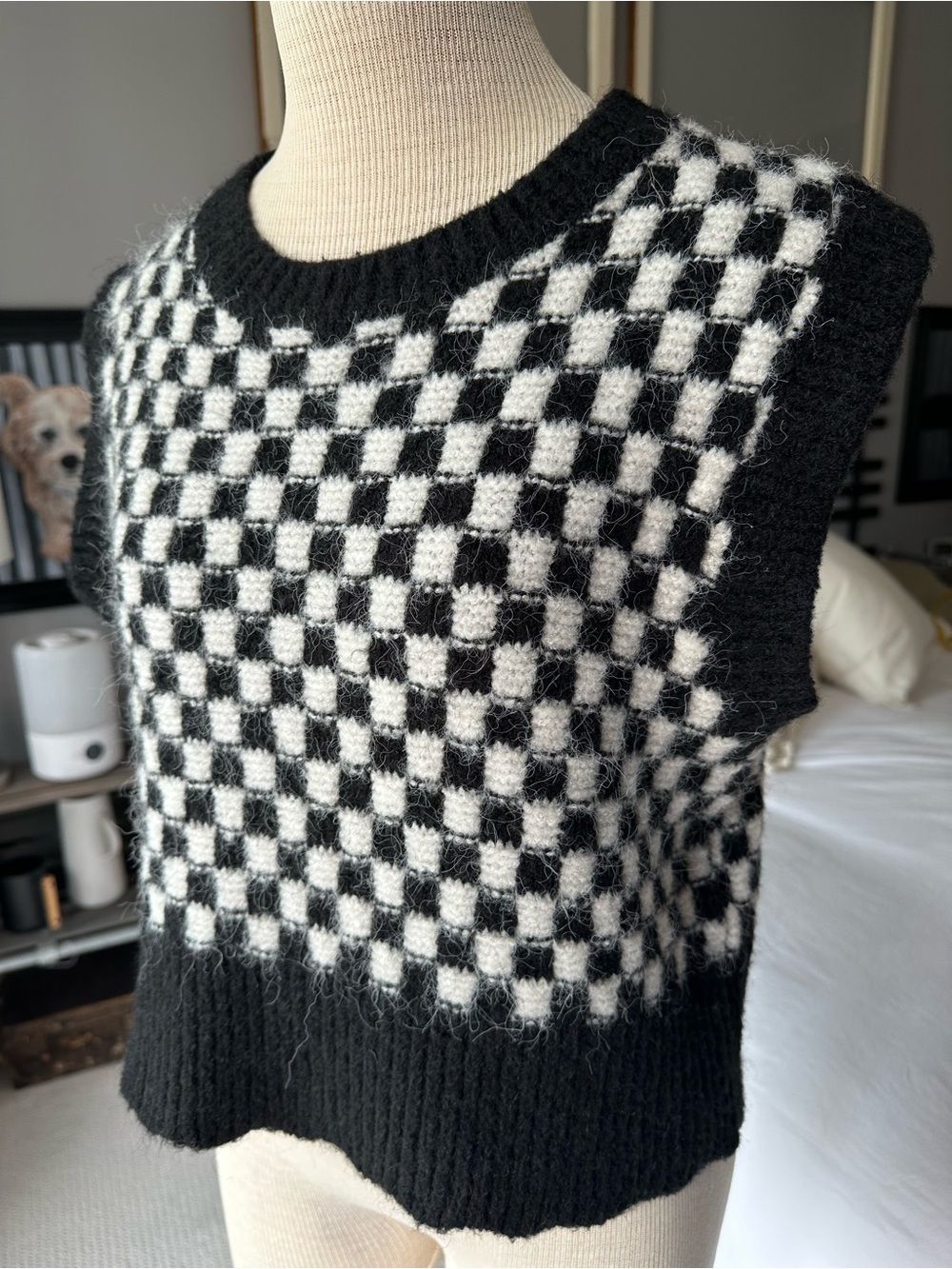 vestique Black and White Checker Knit Sleeveless Sweater Vest, size medium - Picture 3 of 12